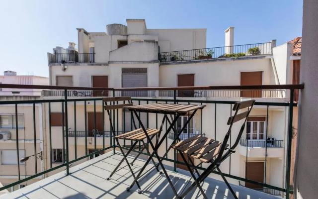 Lovelystay - Sunshine Residence in the Heart of Graça