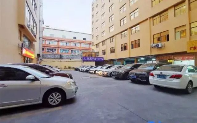 Yilong Hotel (Huizhou Ganghui)