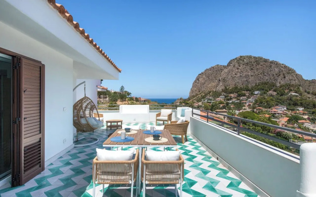 Sea Frame Design Apartments with Pool by Wonderful Italy