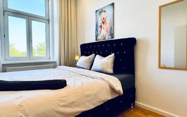 Family 3BR Apartment Near Alterlaa