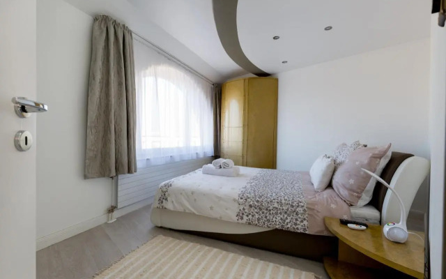 Panorama Dream Home w 3BDR, A/C, Garage & Jacuzzi