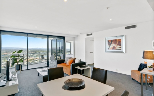 Circle on Cavill - Q Stay – Guest Rooms – Gold Coast