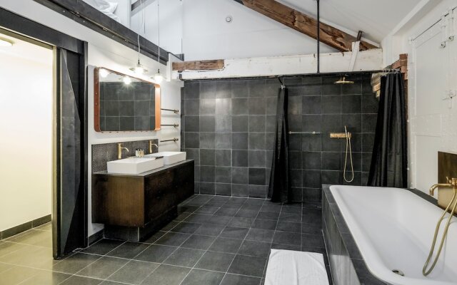 Skyline Water Front Penthouse Apartment