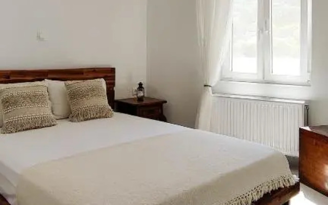 Laina Traditional Guest House