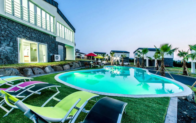 Pool & Villa Sorang