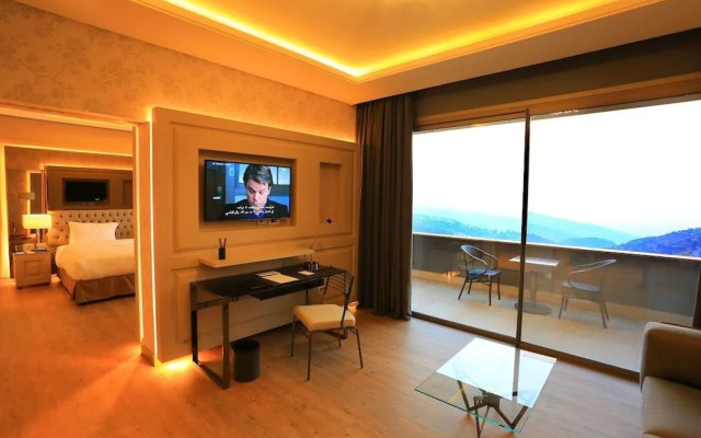 Mist Hotel And Spa By Warwick