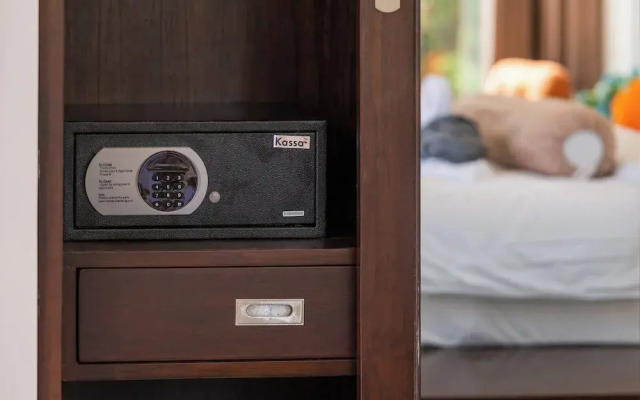 Spacious Private 4 BR Villa With a Working Office