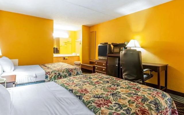 Days Inn By Wyndham Calhoun Ga I-75 And Us-41