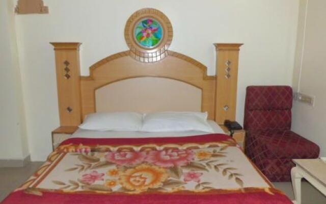 Hotel Ajantha Palace