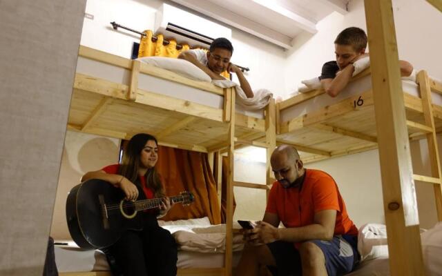 Cohostel