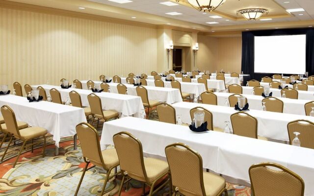 Anaheim Majestic Garden Hotel