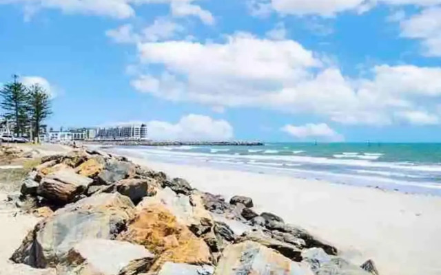 Unwind Esplanade Beach Escape No 5