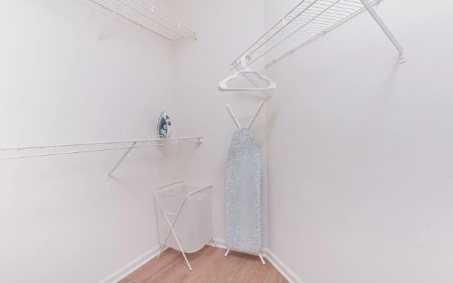 VA - Avalon - Apt 302