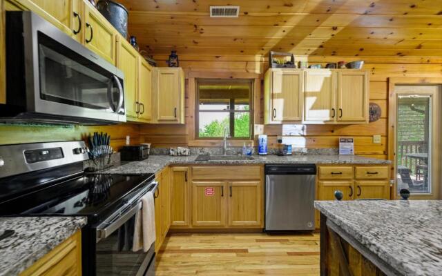 A Wolf's Den Gatlinburg