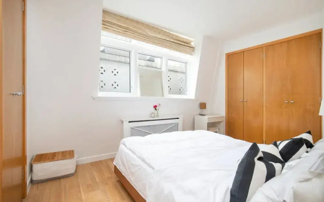 Stylish 2-bed Flat by Piccadilly Circus & Mayfair