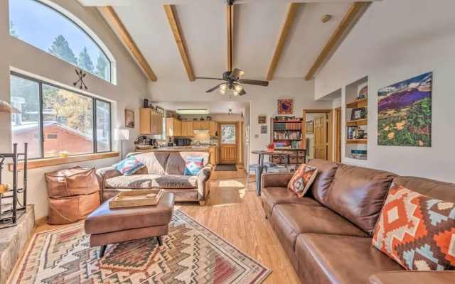 Charming 'coppertop' Cloudcroft Cabin: 3 Mi to Ski - фото 3
