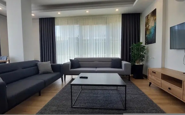 New Flat Large Living Space 1 Close to Lara Beach