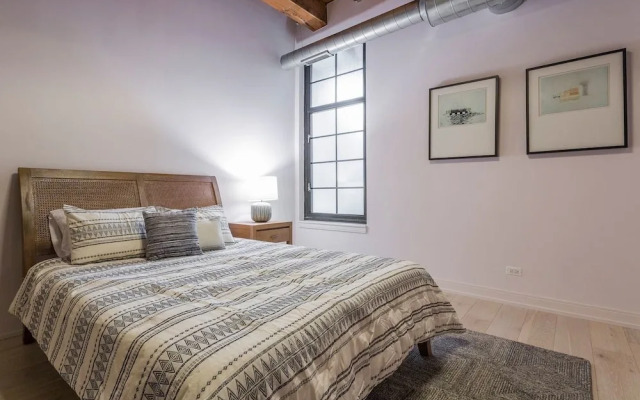 Breathtaking 6 BDR Luxury Condo Downtown Chicago
