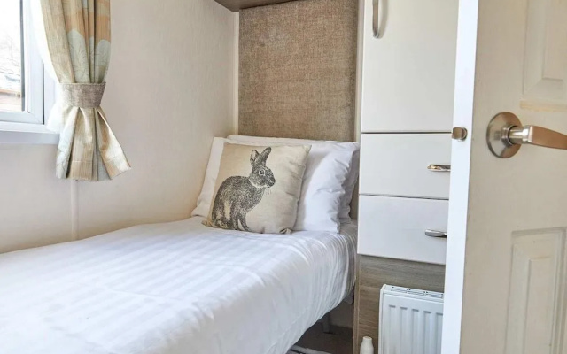 Host Stay Yolo Lodge