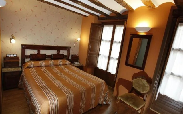 Hostal Rey Pedro I