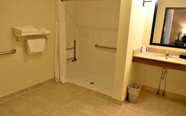 Comfort Inn & Suites Greenville I-70