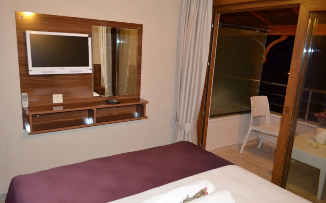 Ada Palas Otel