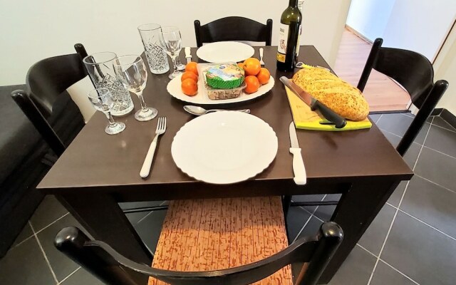 Inviting Apartment 7 Sleeps 4 Guests
