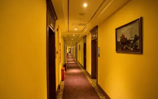 Christine Hotel (Korla Xinhuijia Branch)