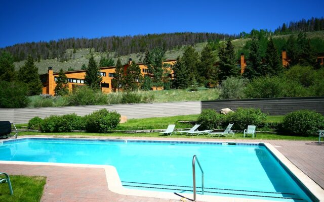 Tennis Townhomes 1335