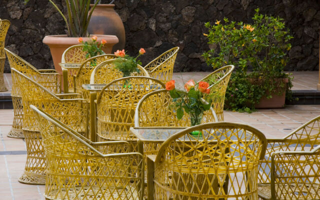 Aparthotel Esquinzo Y Monte Del Mar