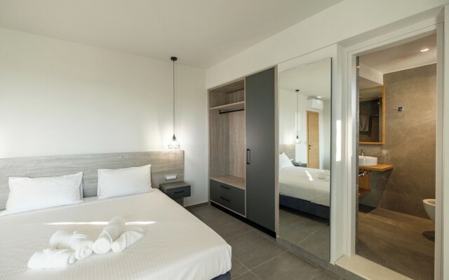 Sky-High Central Penthouse - 03