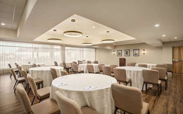 Wyndham Newport Hotel