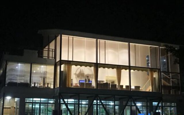 Yunjishan Hotspring Holiday Village