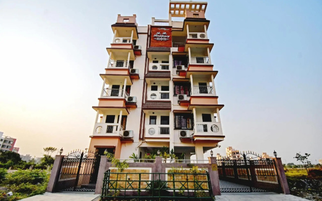 OYO 79874 Rr Residency