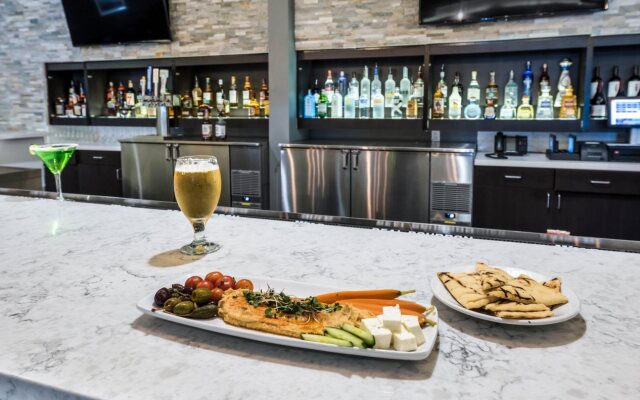 Holiday Inn & Suites Silicon Valley - Milpitas by IHG