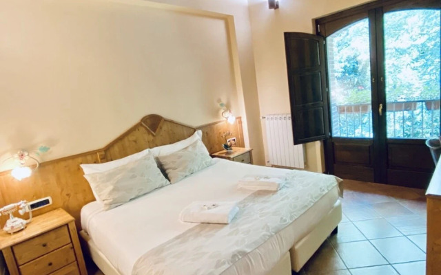 Campagna Waterfalls View Suites