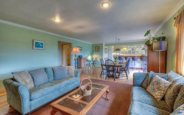 The Cedar Field Vacation House