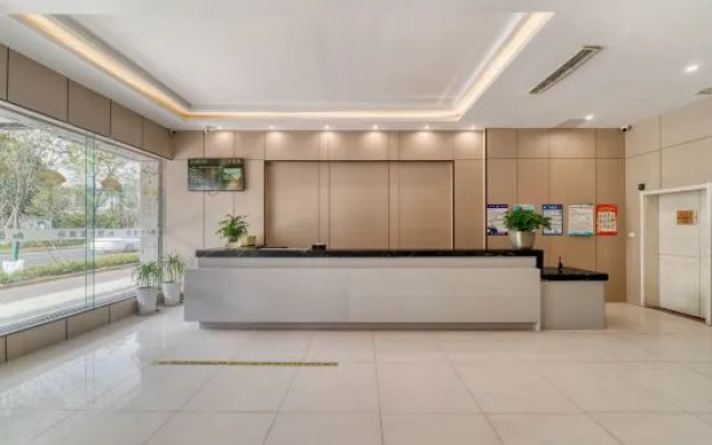 Chuangejia Yuerongzhuang Hotel (Yongkang East Bus Station Exhibition Center)