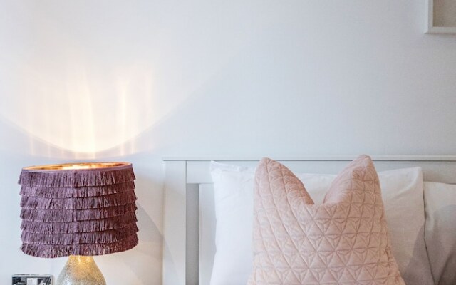 Royal Docks Guesthouse by LUXHABITAT