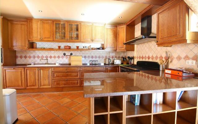 Casa Bruella - Walk to beach Pool WiFi and BBQ