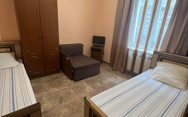 The Guest House At Henry's