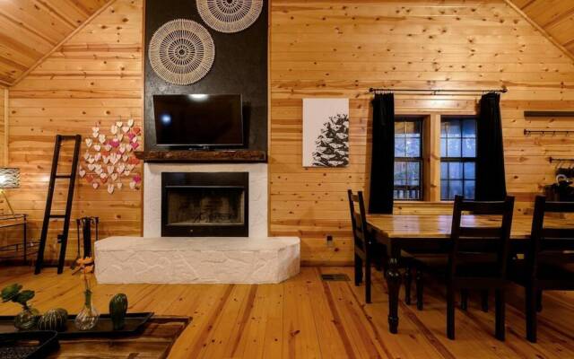 Cabin Creek Fire Pit Hot Tub