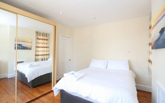 3/4 Bed House 2 Bathroom off Road Parking
