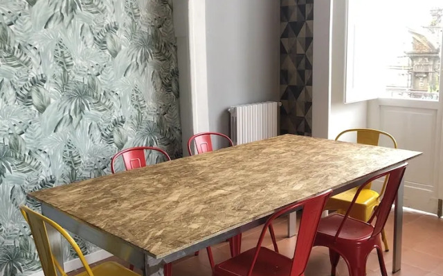 H Hostel Friendly Accommodation