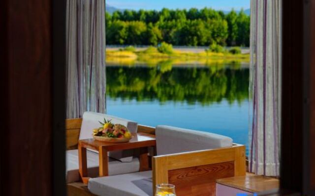 EARTHGAZE•STARSPANNG: 180-Degree Snow Mountain View Homestay (Lijiang Ancient Town Branch)