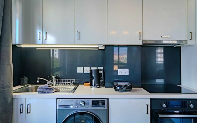 Chic City Center Stay With Stunning View