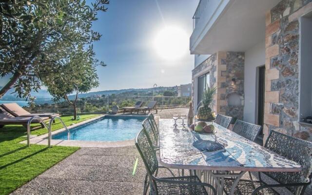 Istros Villas, infinite blue, By ThinkVilla