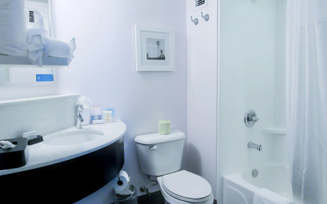 Hampton Inn & Suites Newtown