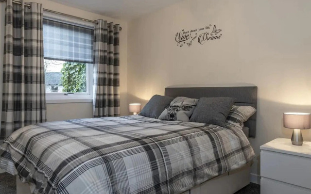 Cosy 2 Bedroom Flat Close to City Centre