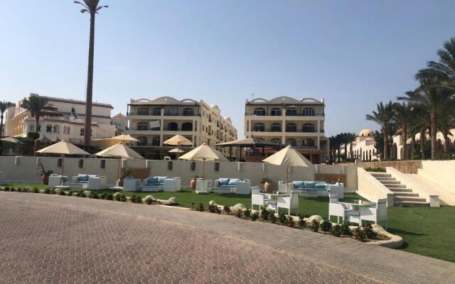 Apartment with private Beach in Sahl Hasheesh